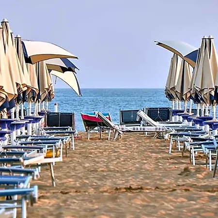 Hotel Quiet With Private Garden And Shared Pool By Beahost Bibione