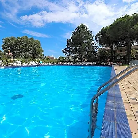 Hotel Quiet With Private Garden And Shared Pool By Beahost *