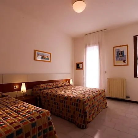 Hotel Quiet With Private Garden And Shared Pool By Beahost *